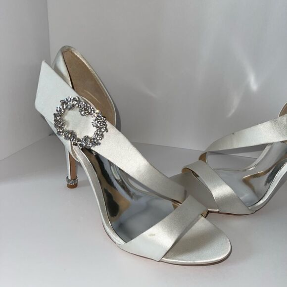 BADGLEY MISCHKA ivory satin heels rhinestones size 7 - Picture 2 of 15